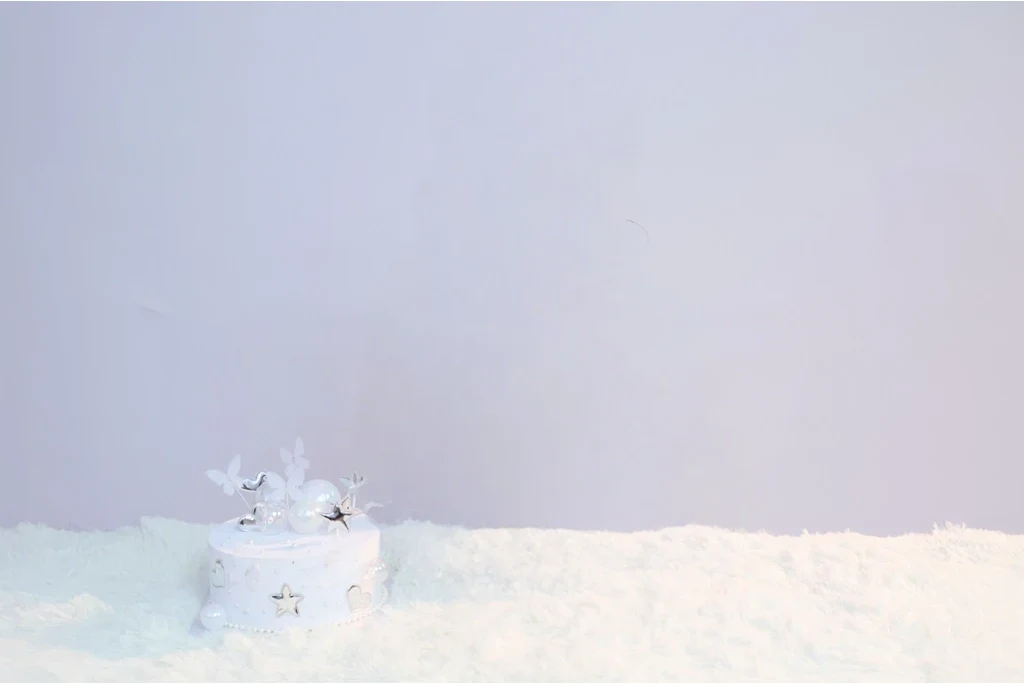 After: the person is removed, leaving the cake, tabletop and studio backdrop